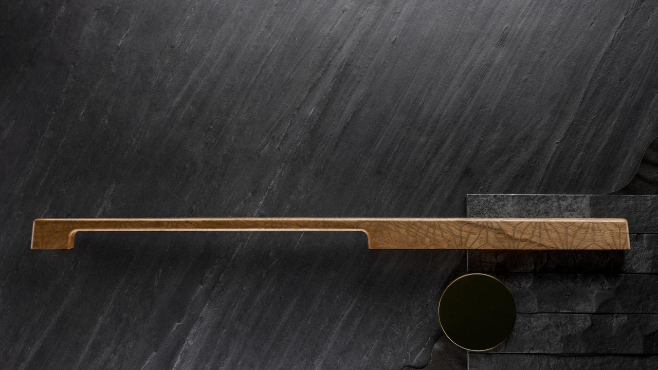 TIRAR AMO WITH CUSTOM AXOLOTL FINISH carousel.jpg