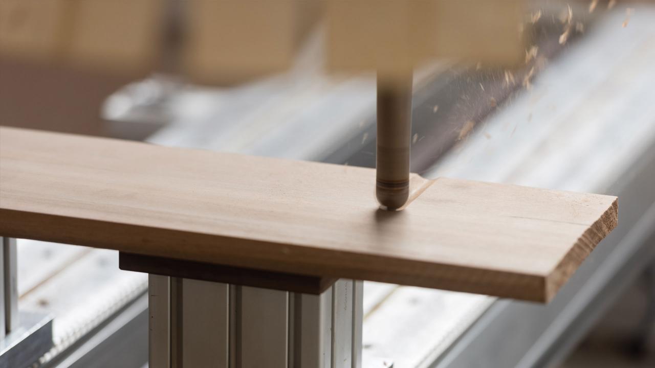 The-Butler_David-Chipperfield_e15-furniture-makers_American-willow_Wolfram-Scheible_Making_Detail-(12)_carousel.jpg