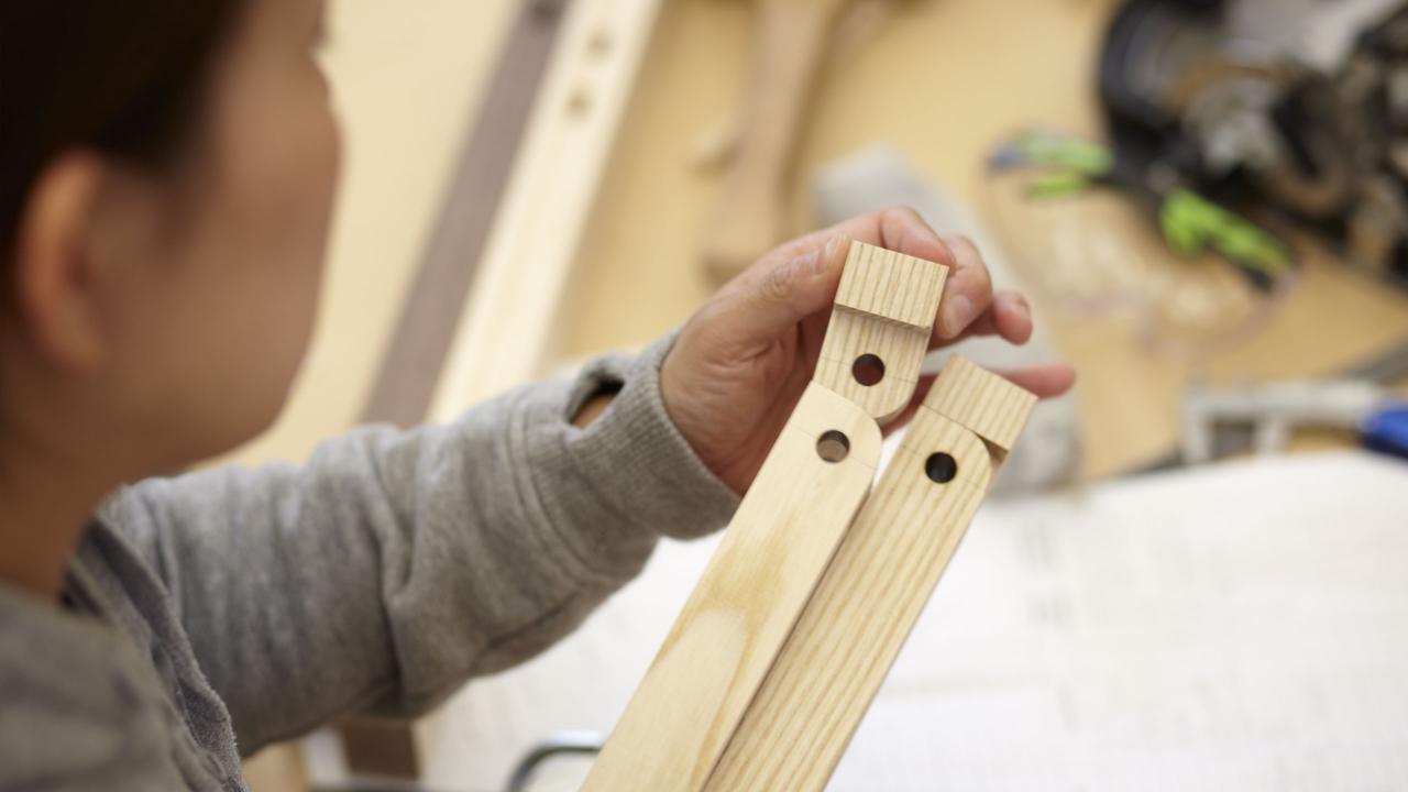 Folded-Chair_Making_11_credit-Petr-Krejci_carousel.jpg
